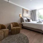 Nature Tilburg, 16 Beds 提耳堡