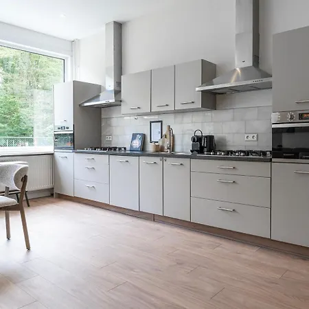 Nature Tilburg, 16 Beds Villa *