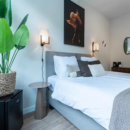 Nature Tilburg, 16 Beds *