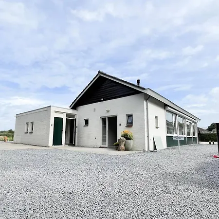 Villa Nature Tilburg, 16 Beds *