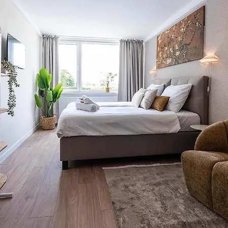 Villa Nature Tilburg, 16 Beds *