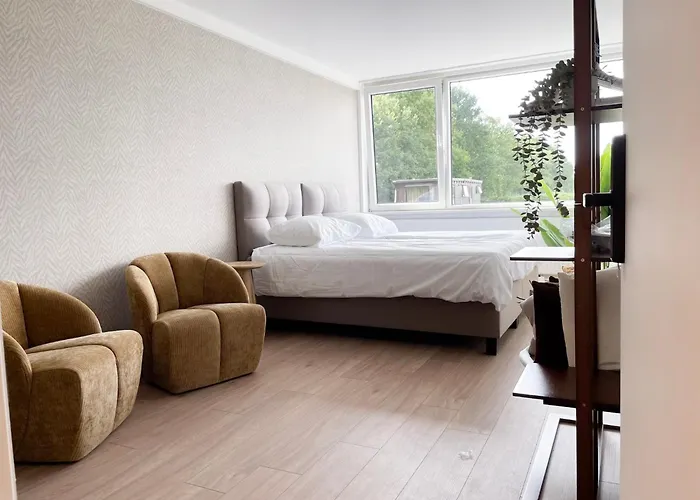 Nature Tilburg, 16 Beds 提耳堡