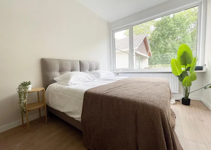 别墅 Nature Tilburg, 16 Beds