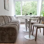 Villa Nature Tilburg, 16 Beds