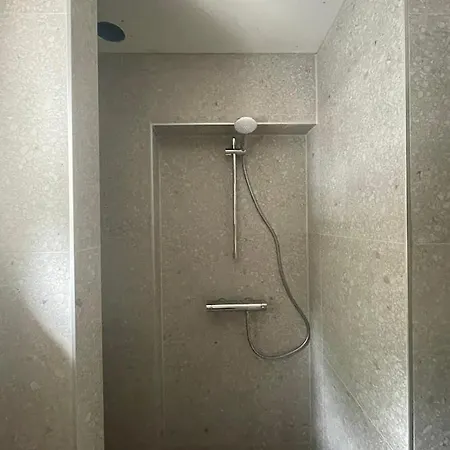 别墅 Nature Tilburg, 16 Beds 提耳堡