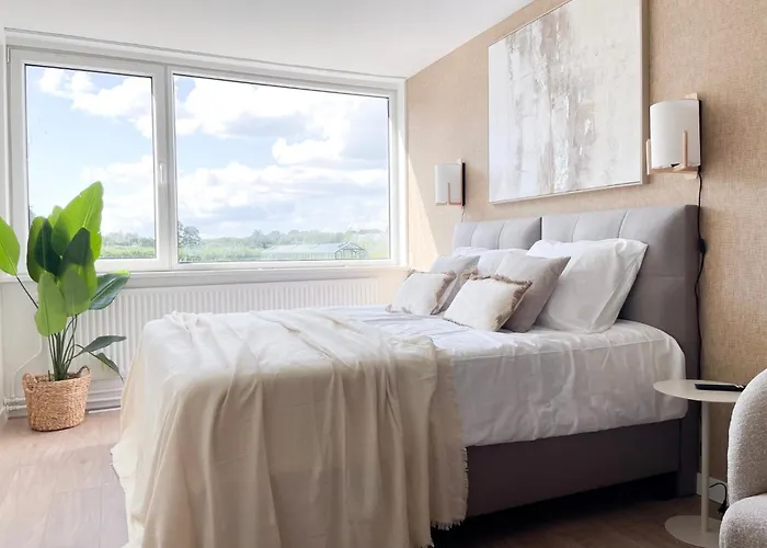 Nature Tilburg, 16 Beds וילה